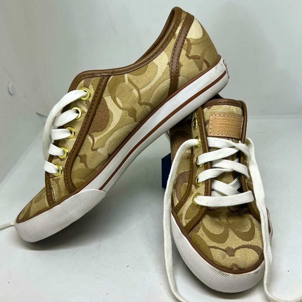 COACH💥NWOT💥Signature Lace Up Sneakers Size 5.5